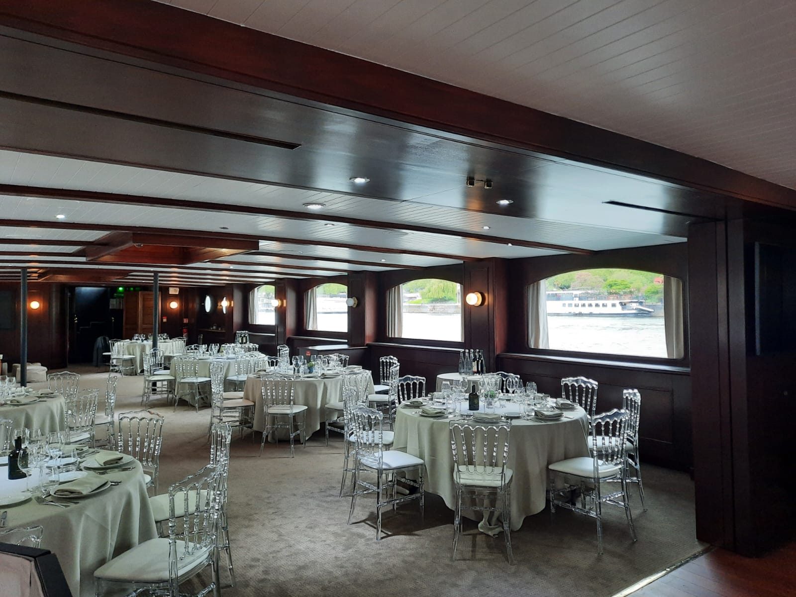 Gala aboard a Seine boat